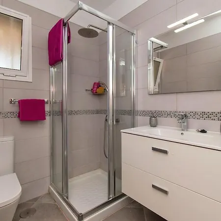 Amazing 2 Bedroom Location