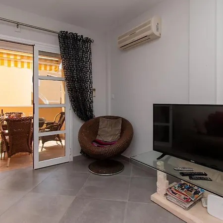 Amazing 2 Bedroom Location Apartment