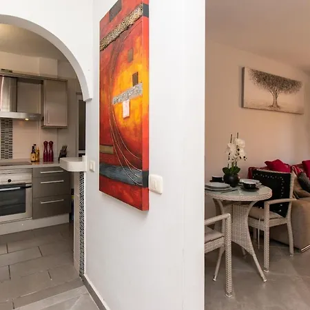 Apartment Amazing 2 Bedroom Location