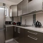 Amazing 2 Bedroom Location شقة *