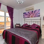 Amazing 2 Bedroom Location Apartment *