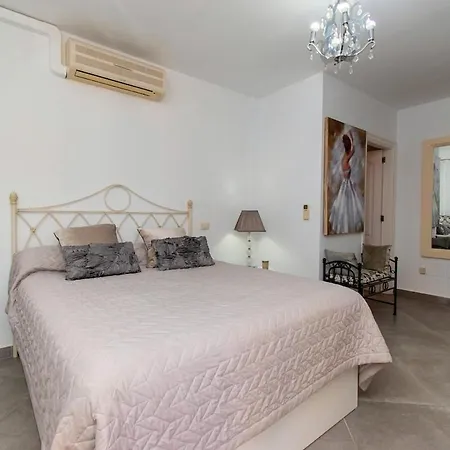 דירה Amazing 2 Bedroom Location אדחה