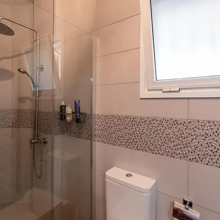 Amazing 2 Bedroom Location דירה *