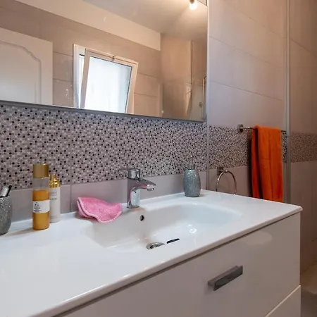 Amazing 2 Bedroom Location Appartement *
